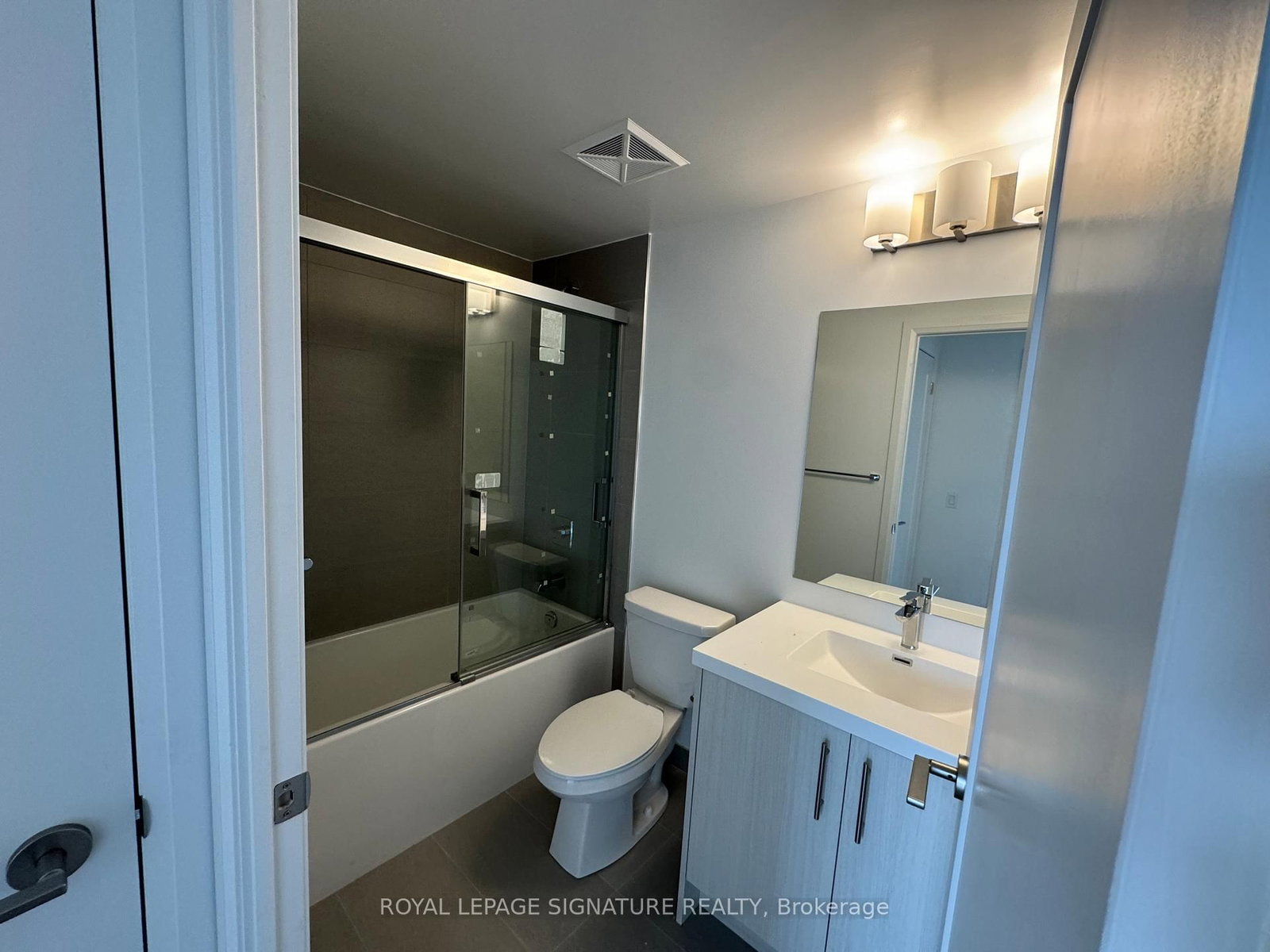 Condo for lease at 2711-286 Main Street, Toronto, Ontario, M4C 0B3 - East End-Danforth - MLS: E12882846