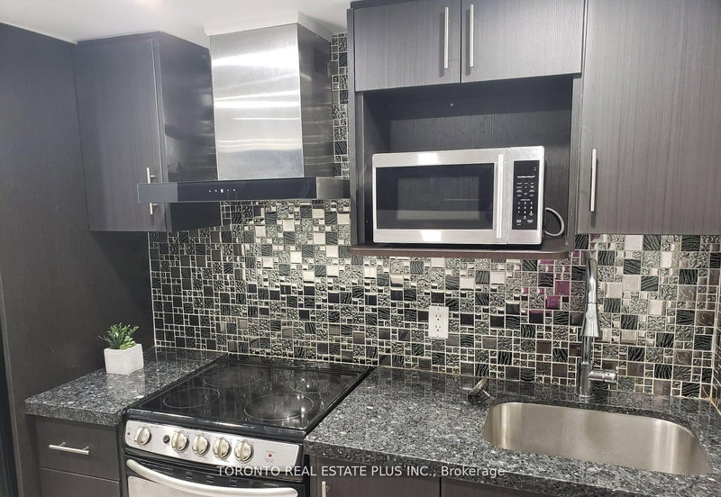 Lower - 88 Harris Ave, Toronto, M4C 1P6 | Image 3