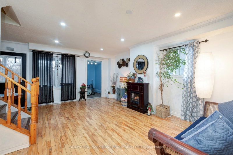 1456 Valley Dr, Oshawa, L1J 7Z3 | Image 3