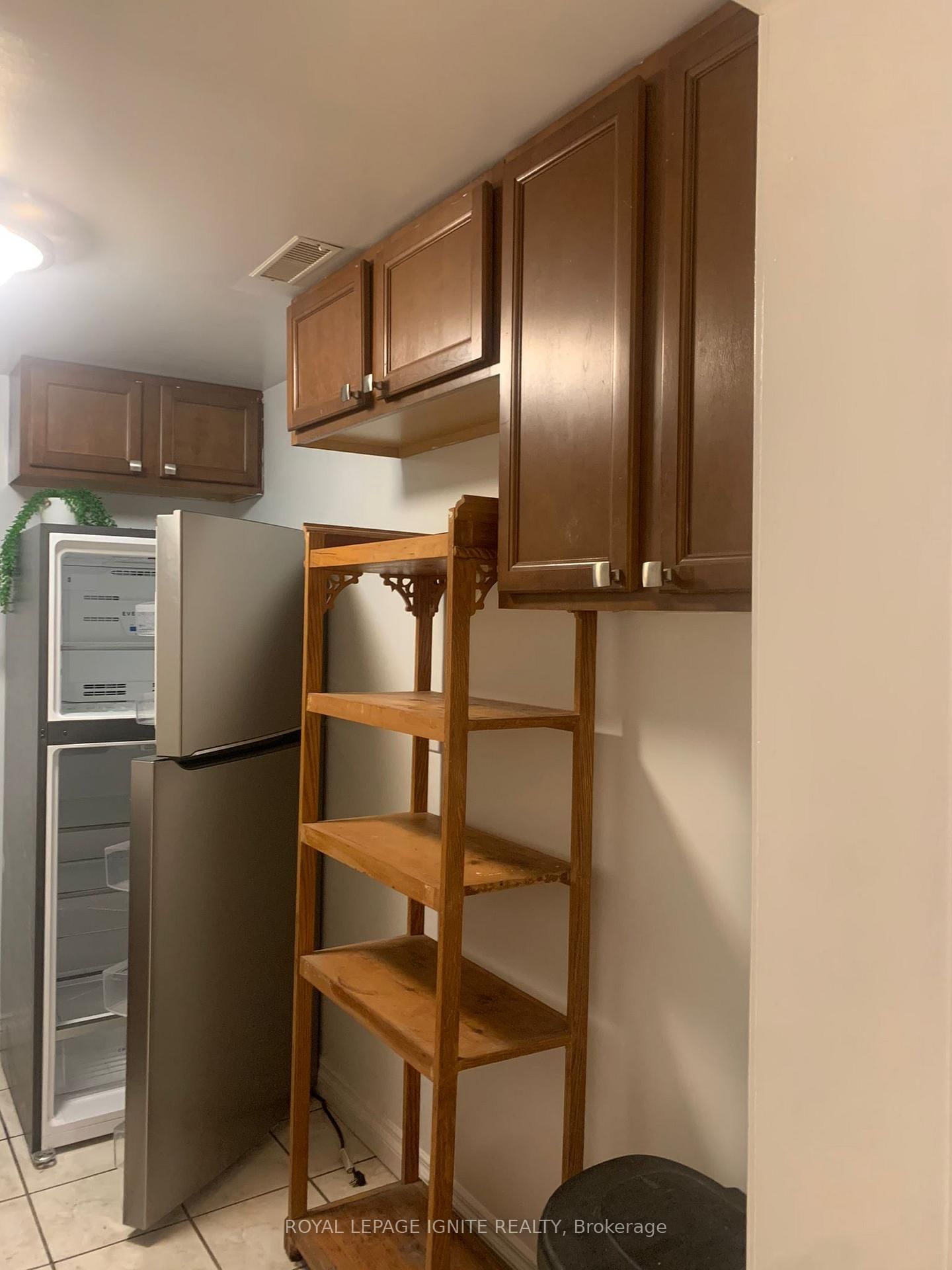 Detached House for lease at Lower-200 Phyllis Avenue, Toronto, Ontario, M1M 1Z1 - Cliffcrest - MLS: E12883680