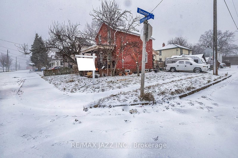 548 Front St, Oshawa, L1H 4V3 | Image 2