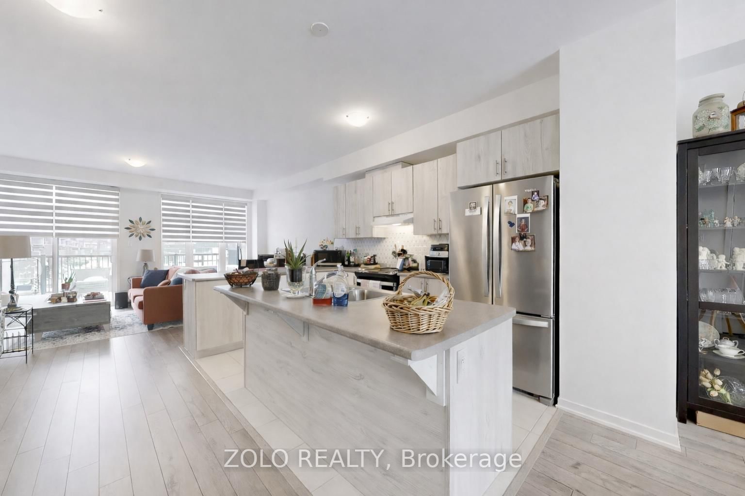 Listing Image 10