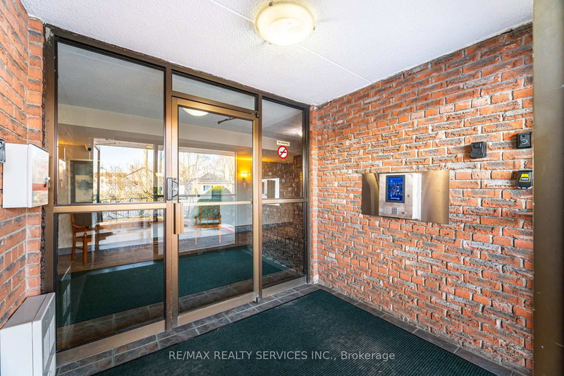 105 - 580 Mary St E, Whitby, L1N 2R3 | Image 2