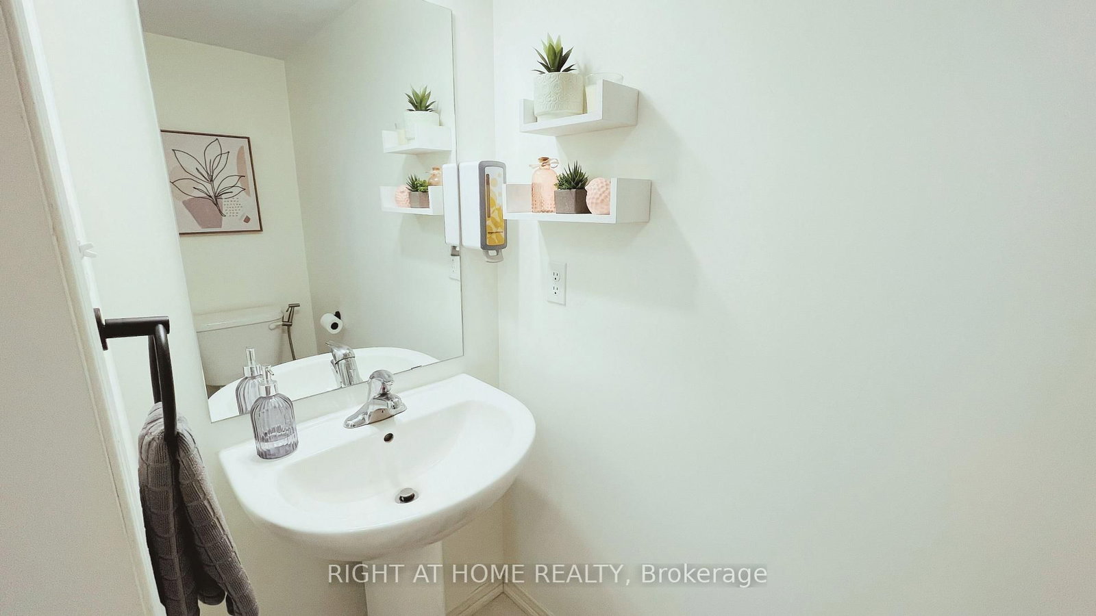 Townhouse for sale at 2372 Chevron Prince Path, Oshawa, Ontario, L1L 0K9 - Windfields - MLS: E12885524