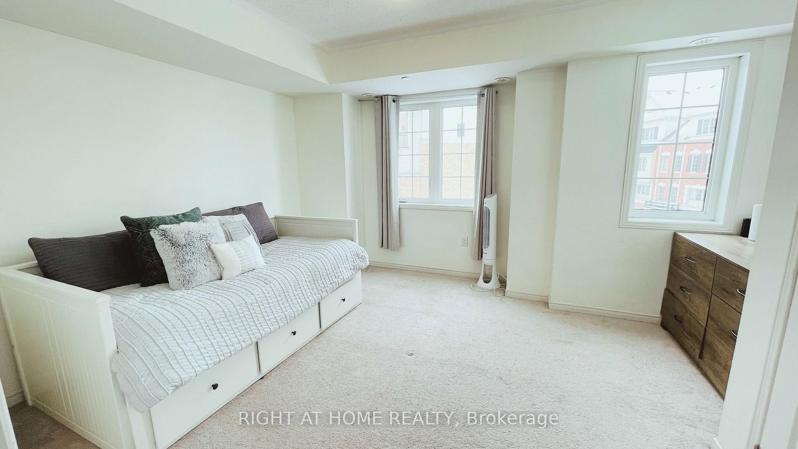 Townhouse for sale at 2372 Chevron Prince Path, Oshawa, Ontario, L1L 0K9 - Windfields - MLS: E12885524