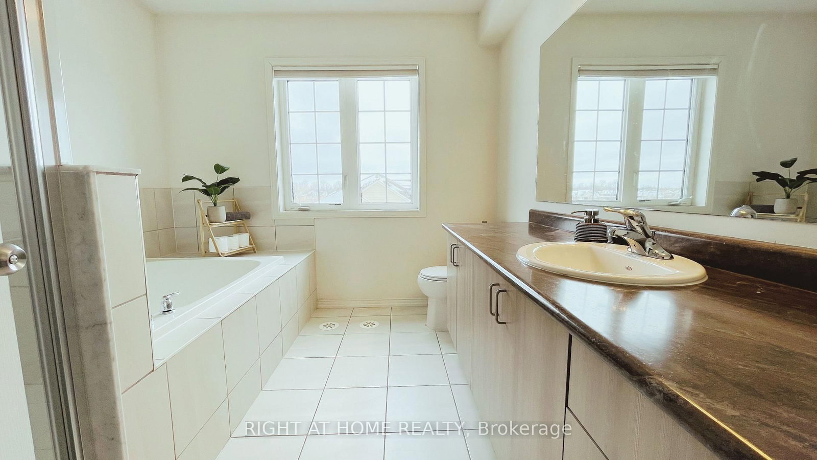 Townhouse for sale at 2372 Chevron Prince Path, Oshawa, Ontario, L1L 0K9 - Windfields - MLS: E12885524