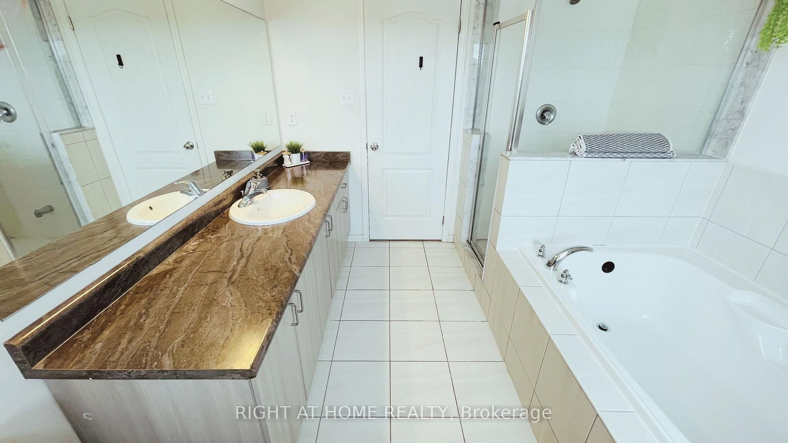 Townhouse for sale at 2372 Chevron Prince Path, Oshawa, Ontario, L1L 0K9 - Windfields - MLS: E12885524