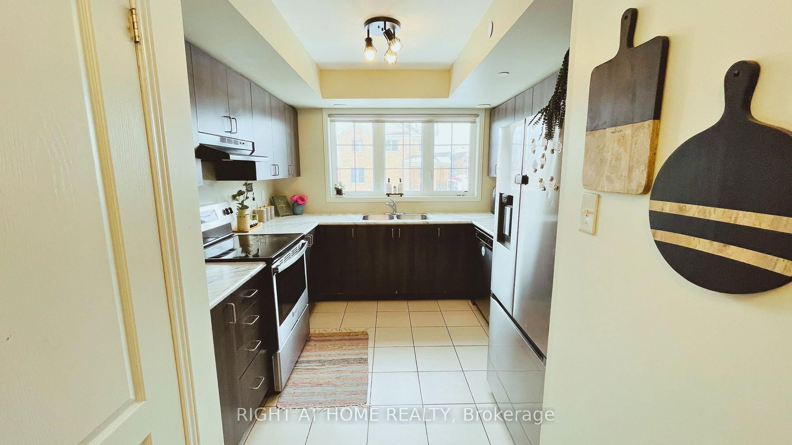 Townhouse for sale at 2372 Chevron Prince Path, Oshawa, Ontario, L1L 0K9 - Windfields - MLS: E12885524