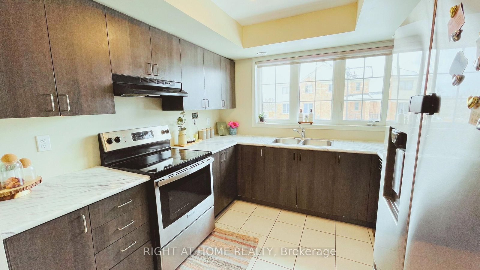 Townhouse for sale at 2372 Chevron Prince Path, Oshawa, Ontario, L1L 0K9 - Windfields - MLS: E12885524