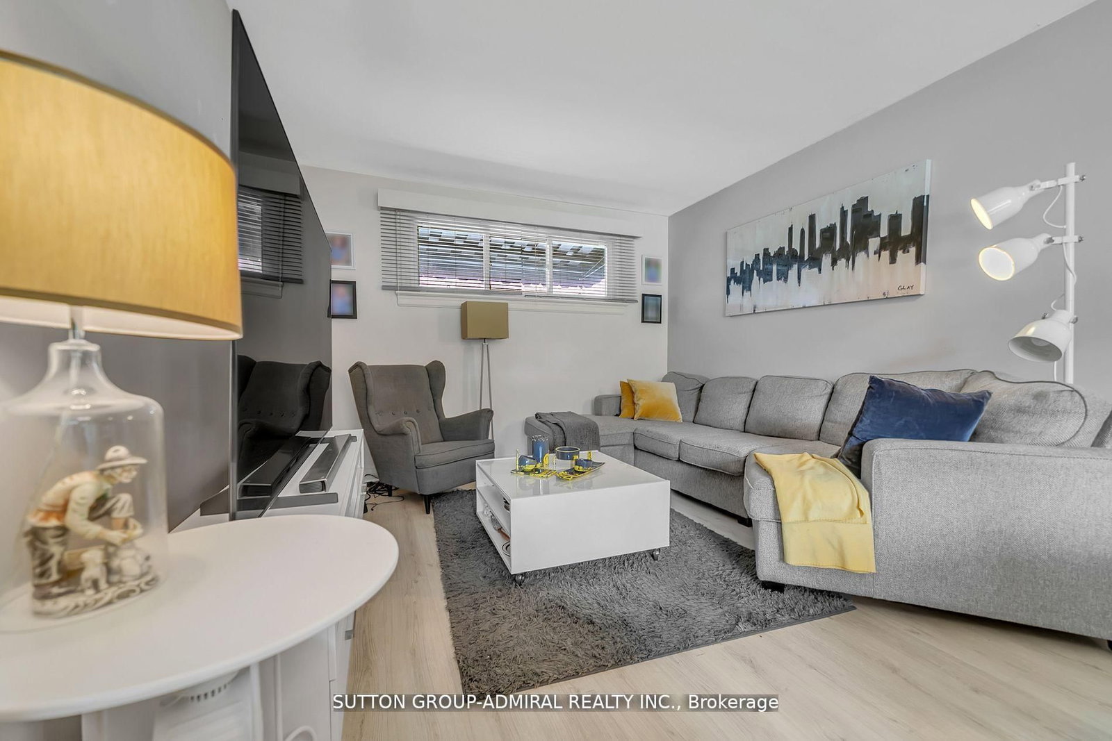 Detached House for sale at 212 St. Peter Street, Whitby, Ontario, L1N 1J3 - Downtown Whitby - MLS: E12885812