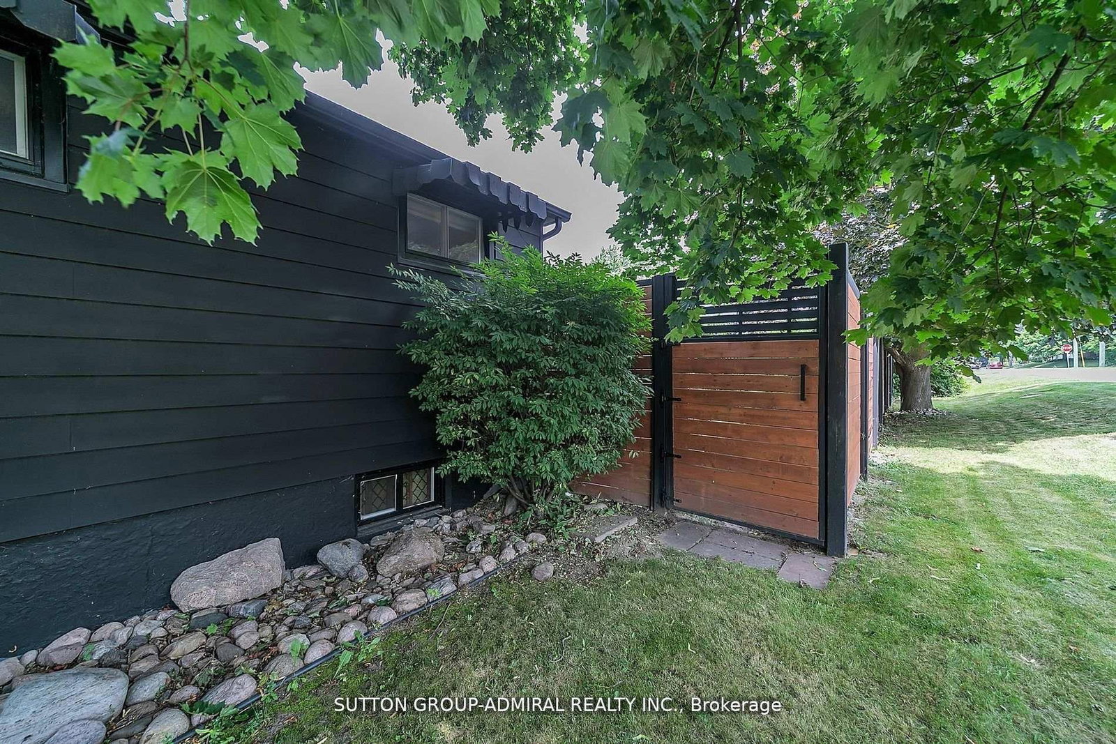 Detached House for sale at 212 St. Peter Street, Whitby, Ontario, L1N 1J3 - Downtown Whitby - MLS: E12885812