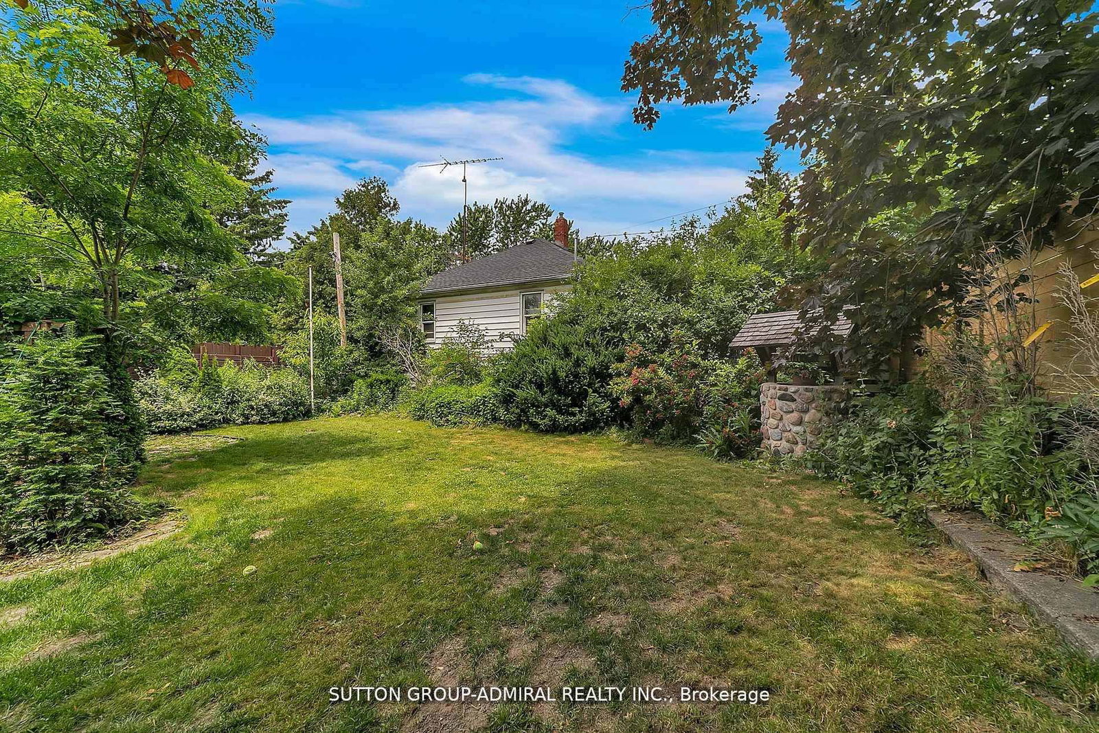 Detached House for sale at 212 St. Peter Street, Whitby, Ontario, L1N 1J3 - Downtown Whitby - MLS: E12885812