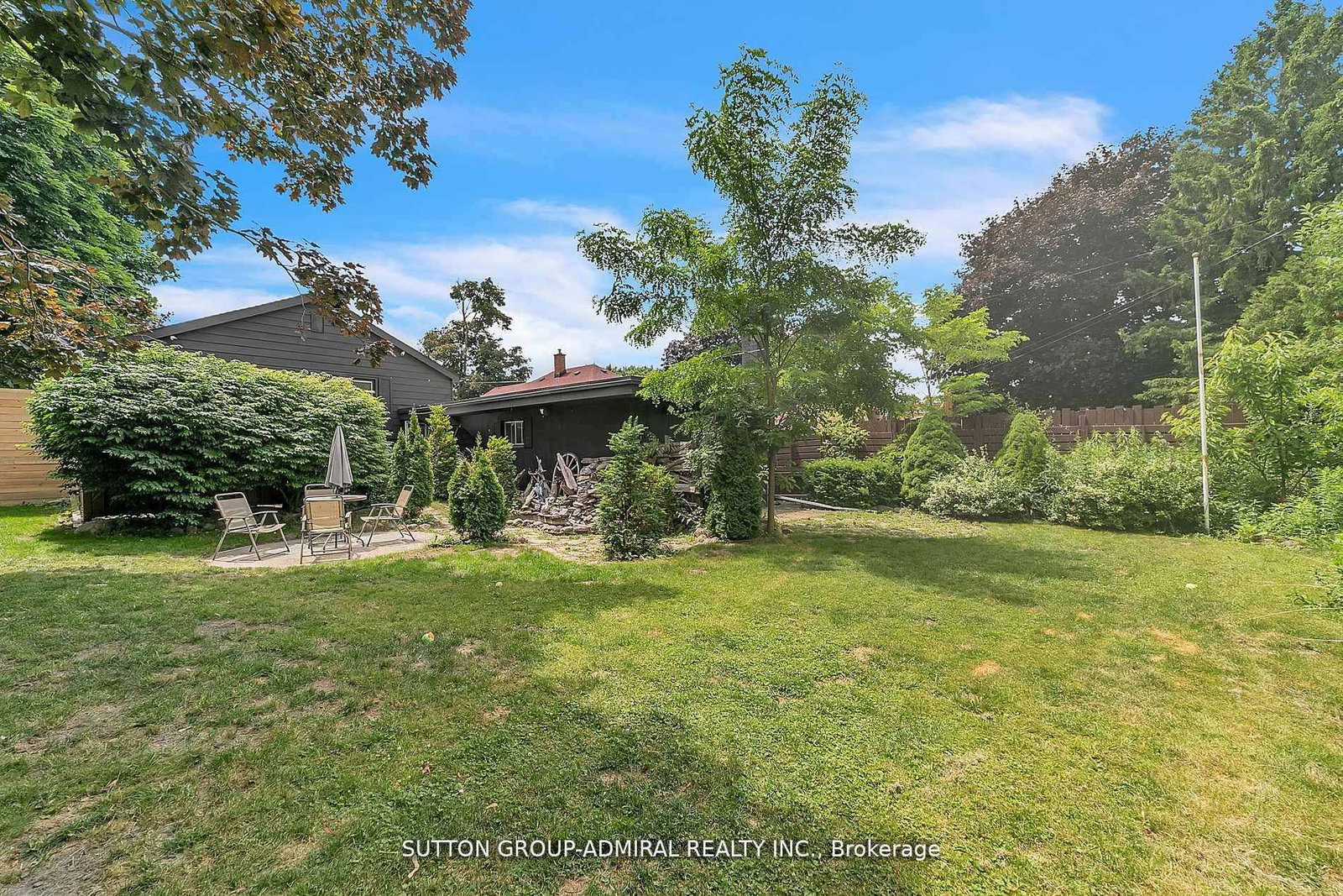 Detached House for sale at 212 St. Peter Street, Whitby, Ontario, L1N 1J3 - Downtown Whitby - MLS: E12885812