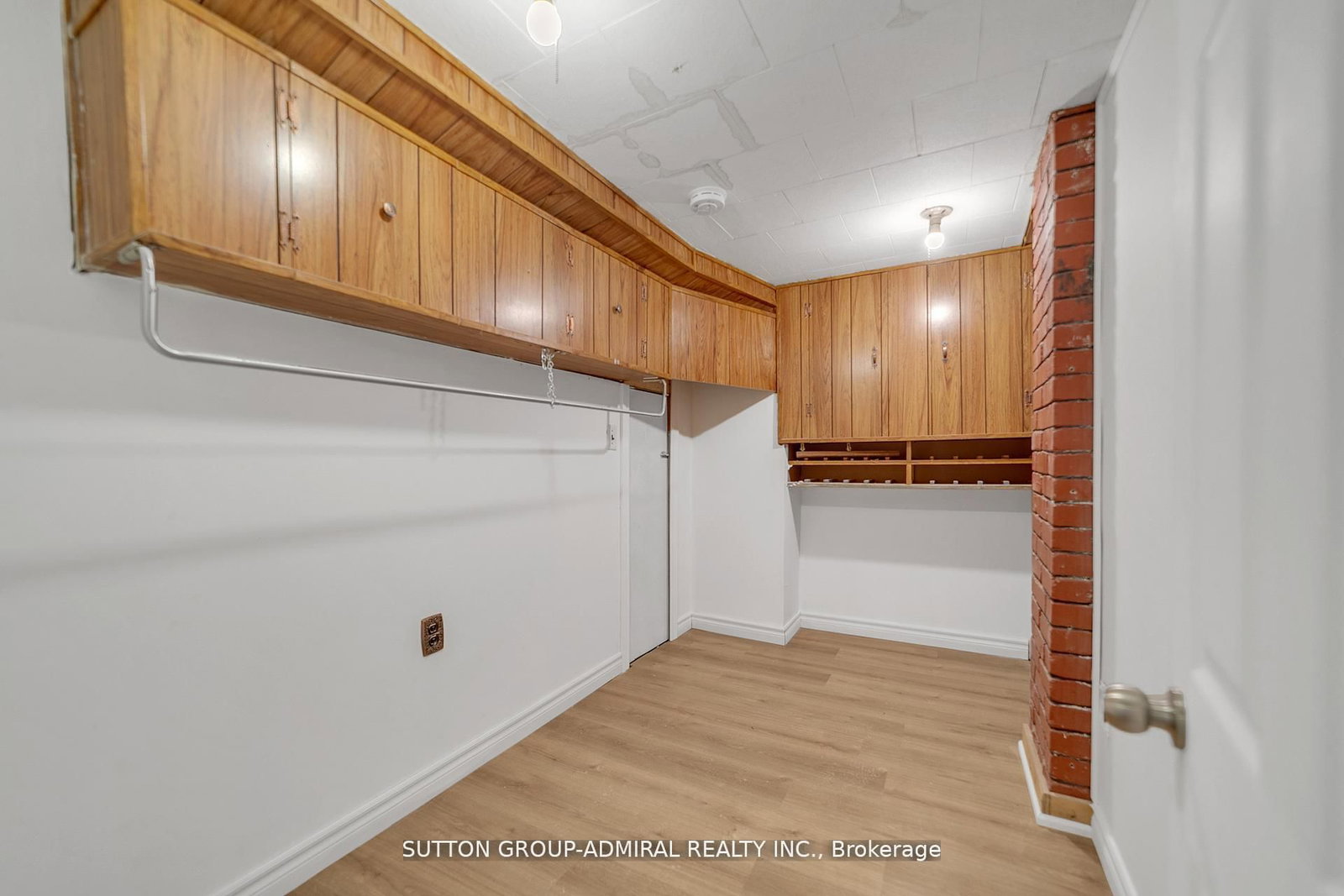 Detached House for sale at 212 St. Peter Street, Whitby, Ontario, L1N 1J3 - Downtown Whitby - MLS: E12885812