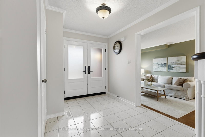 68 Forest Heights St, Whitby, L1R 1X4 | Image 2