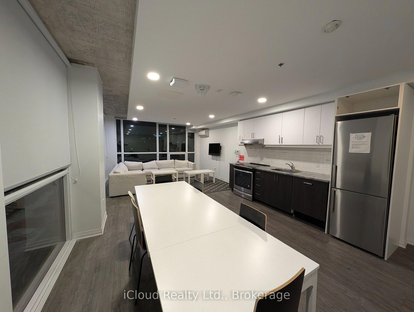 1900 Simcoe Street N, Unit 518 - Photo 10