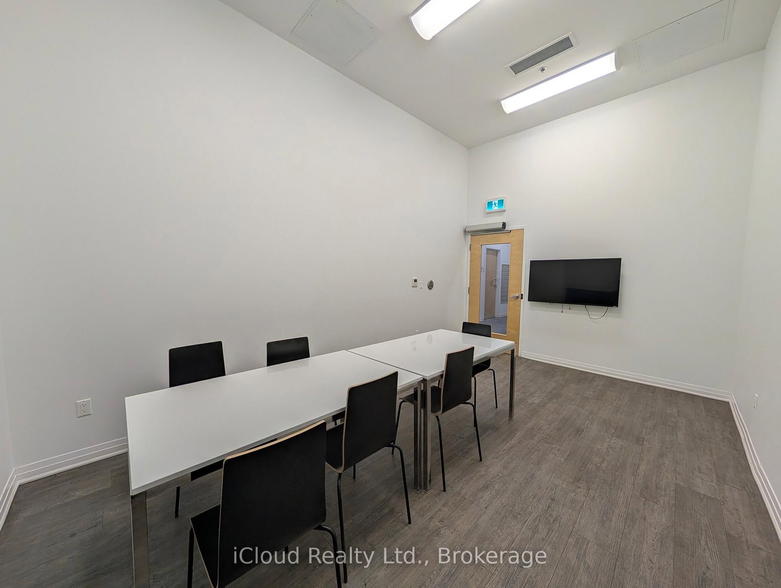 1900 Simcoe Street N, Unit 518 - Photo 13