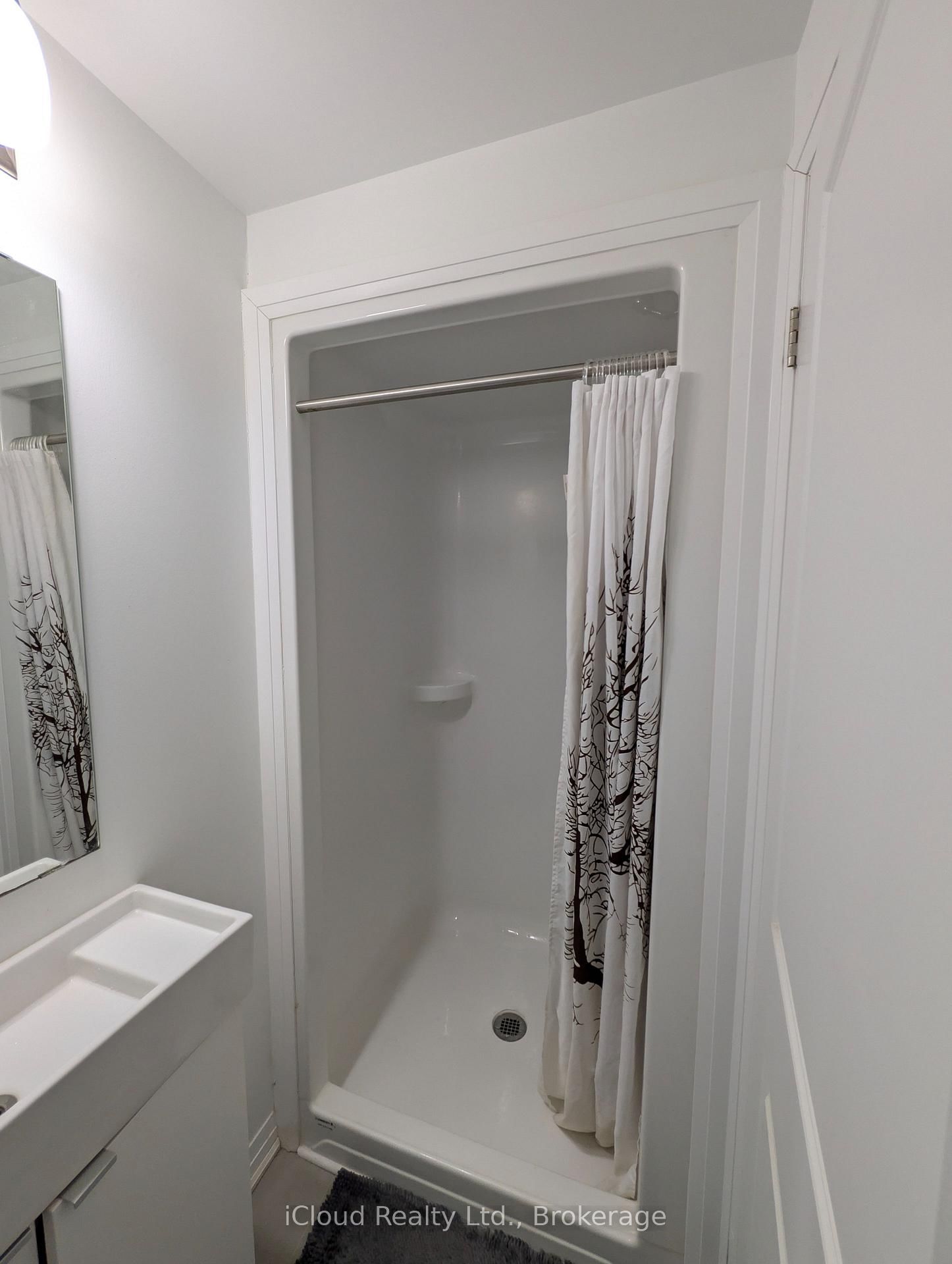 1900 Simcoe Street N, Unit 518 - Photo 8