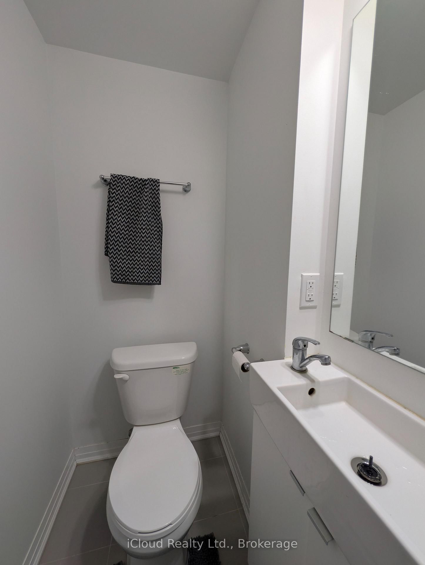 1900 Simcoe Street N, Unit 518 - Photo 9