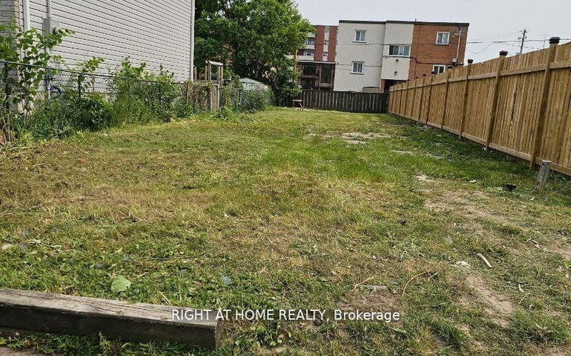 361 Adelaide Ave W, Oshawa, L1J 2R7 | Image 2