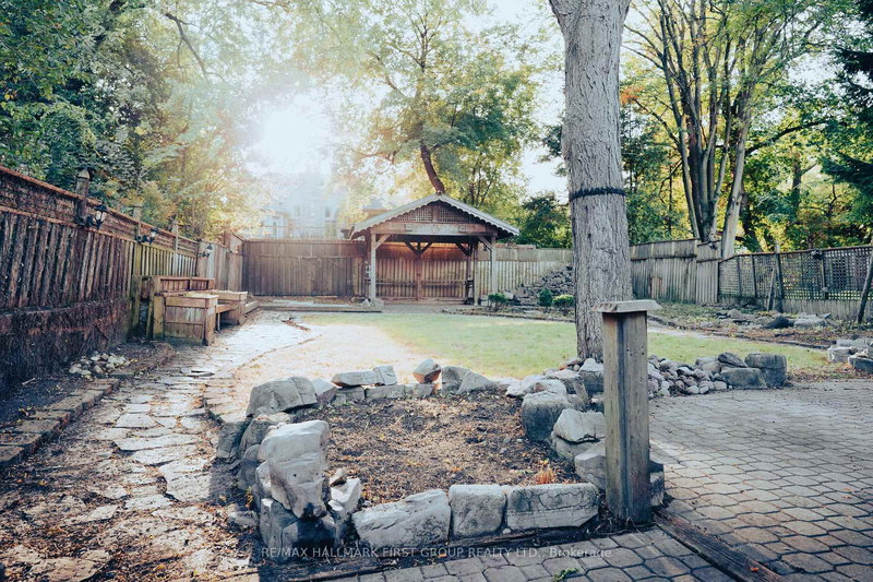 588 Marksbury Rd, Pickering, L1W 2S8 | Image 2