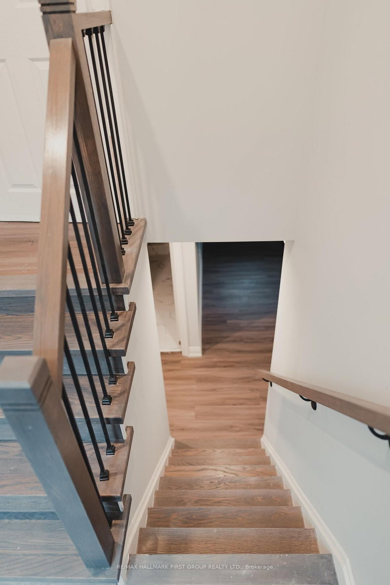 588 Marksbury Rd, Pickering, L1W 2S8 | Image 3