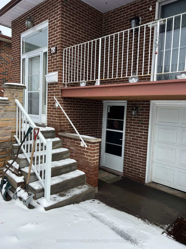 Basement - 65 Hildenboro Square