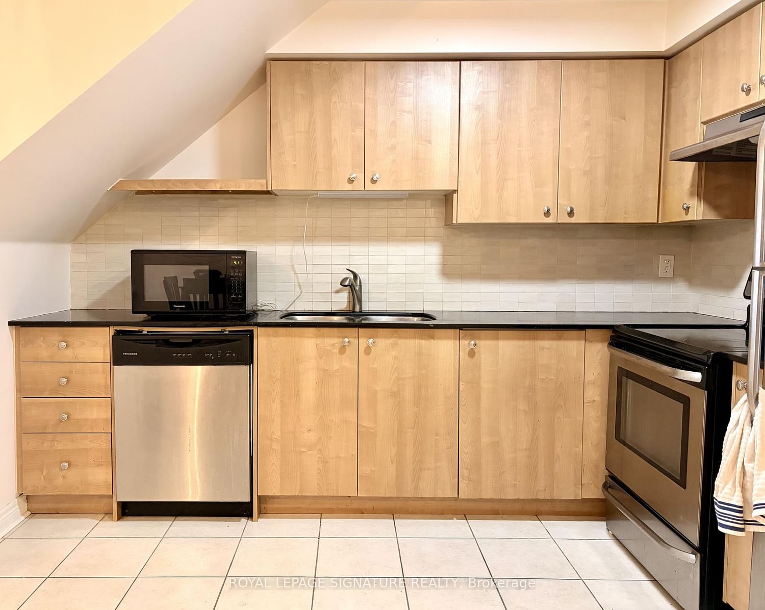 Condo for lease at 7-6063 Kingston Road, Toronto, Ontario, M7C 1K5 - Highland Creek - MLS: E12889210