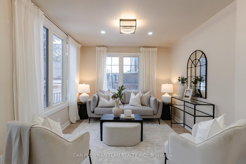 752 Douglas St, Oshawa, L1H 5C7 | Image 2