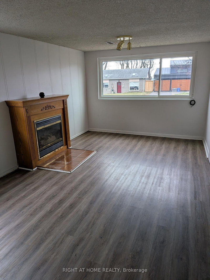 740 Stone St, Oshawa, L1J 1A6 | Image 2