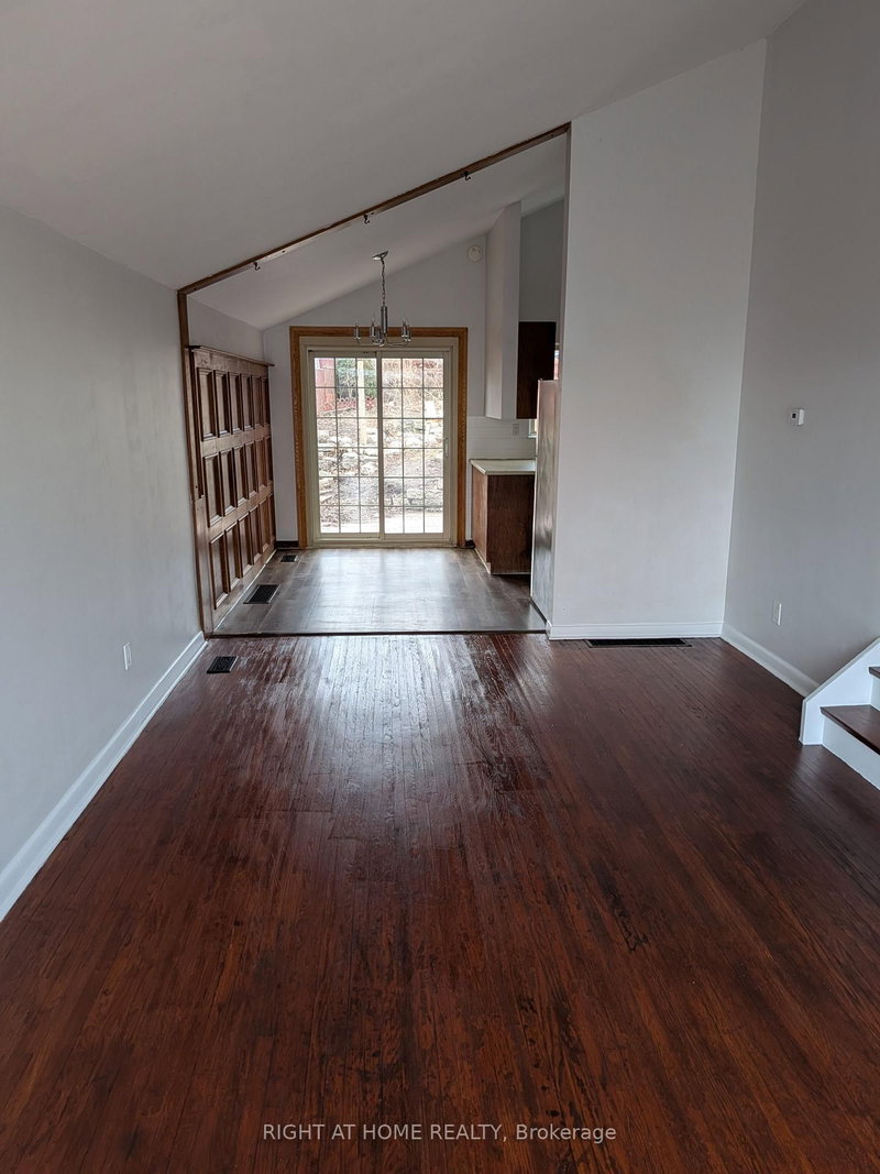 740 Stone St, Oshawa, L1J 1A6 | Image 3