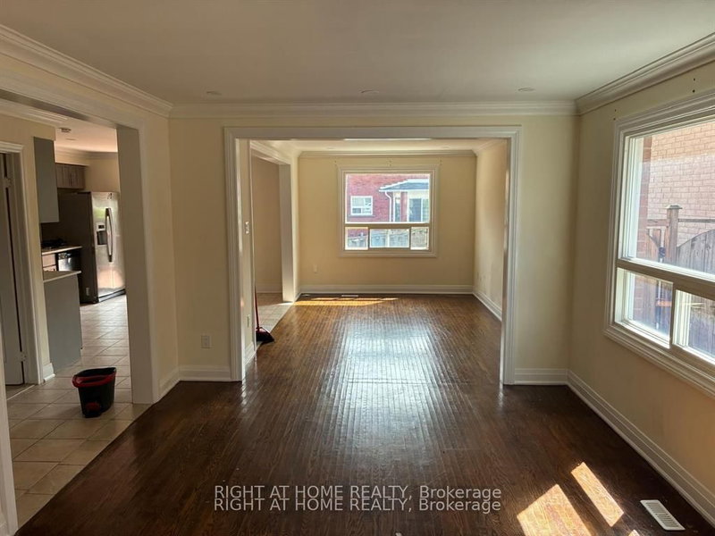 29 Roxanne Cres, Toronto, M1V 4J5 | Image 3