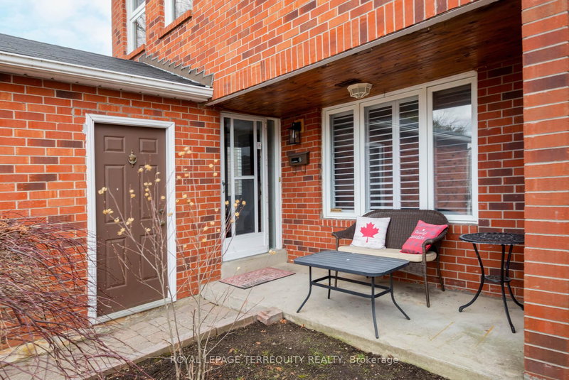 630 Sultana Sq, Pickering, L1V 3Y3 | Image 2