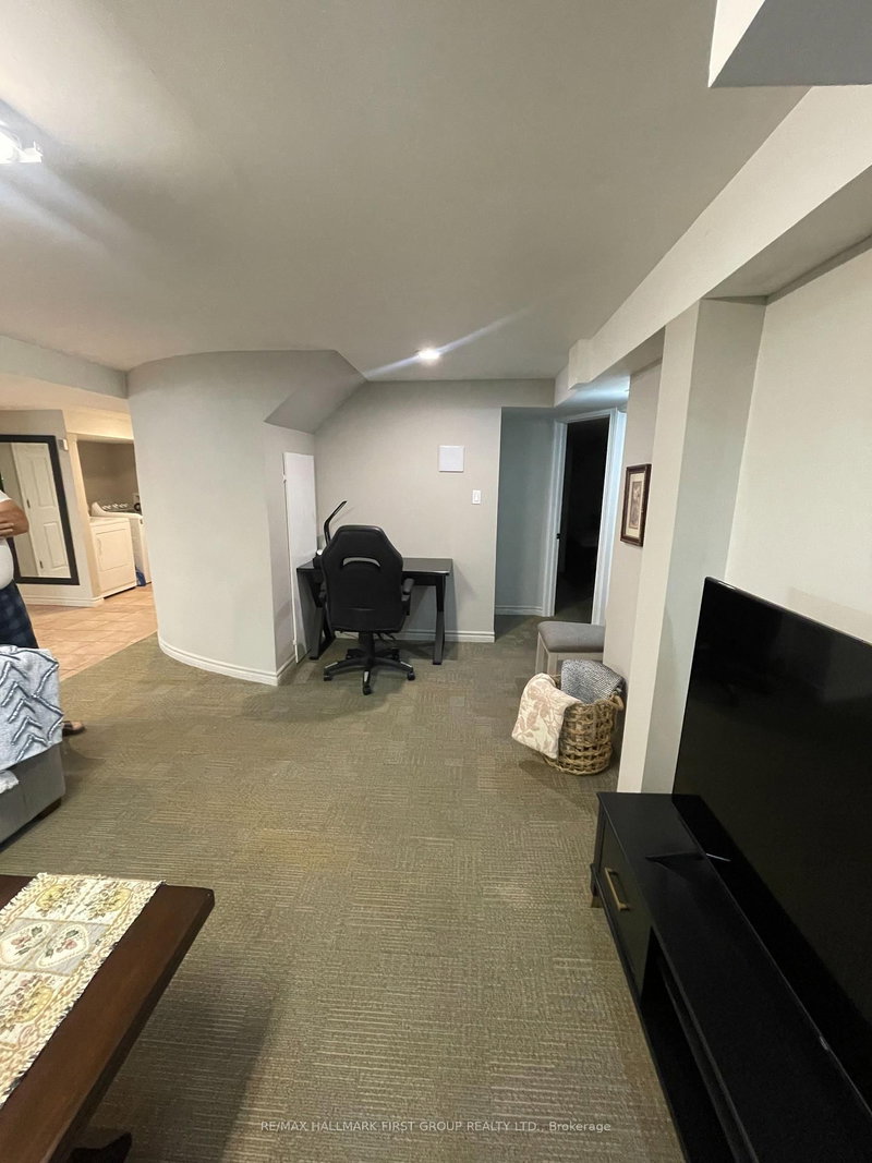 1604 Middleton St, Pickering, L1X 2L3 | Image 3