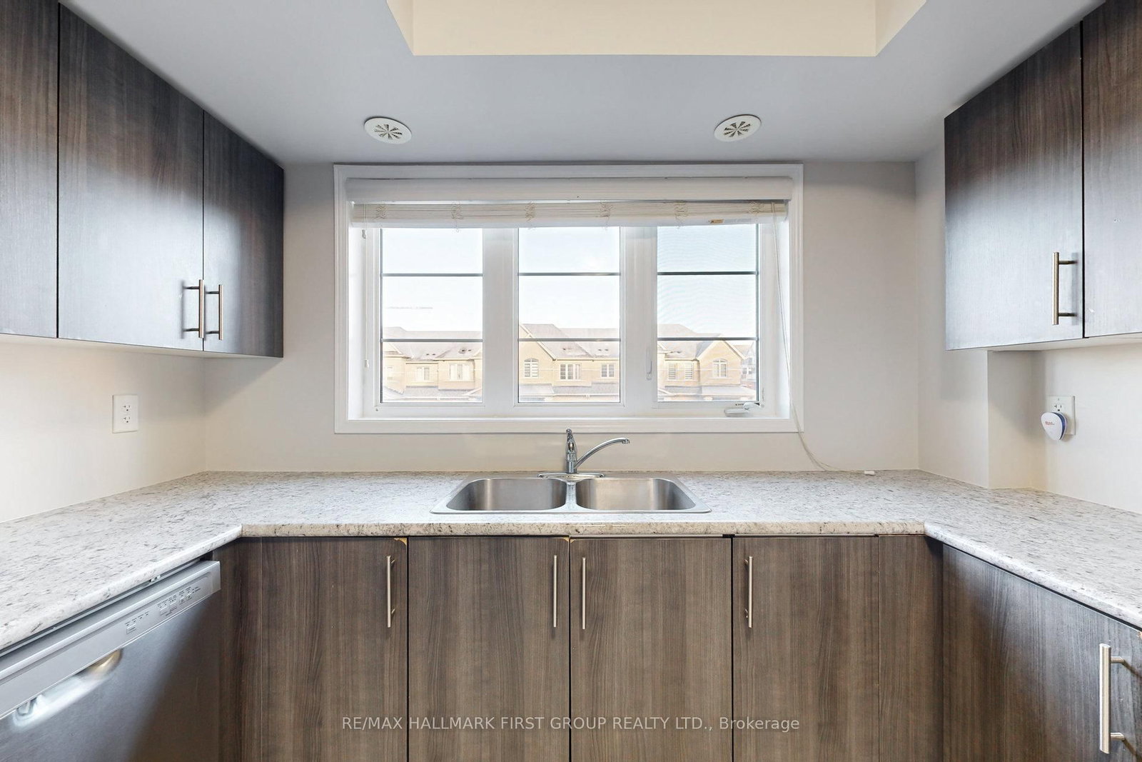 Townhouse for sale at 2532 Bromus Path, Oshawa, Ontario, L1L 0K7 - Windfields - MLS: E12891830