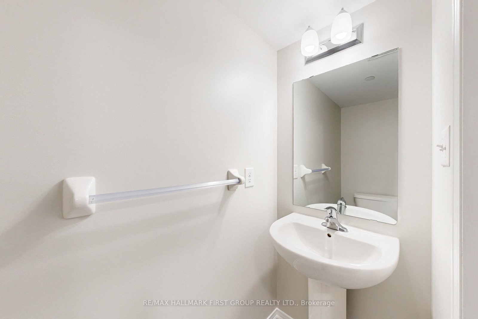 Townhouse for sale at 2532 Bromus Path, Oshawa, Ontario, L1L 0K7 - Windfields - MLS: E12891830