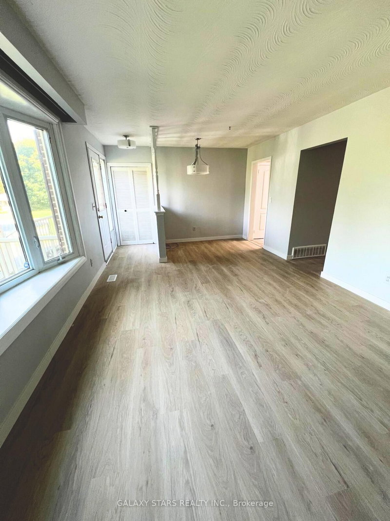 861 Florell Dr, Oshawa, L1H 6V9 | Image 2