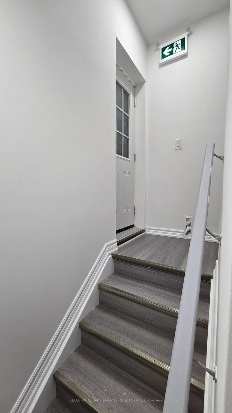 36 Crombie Street