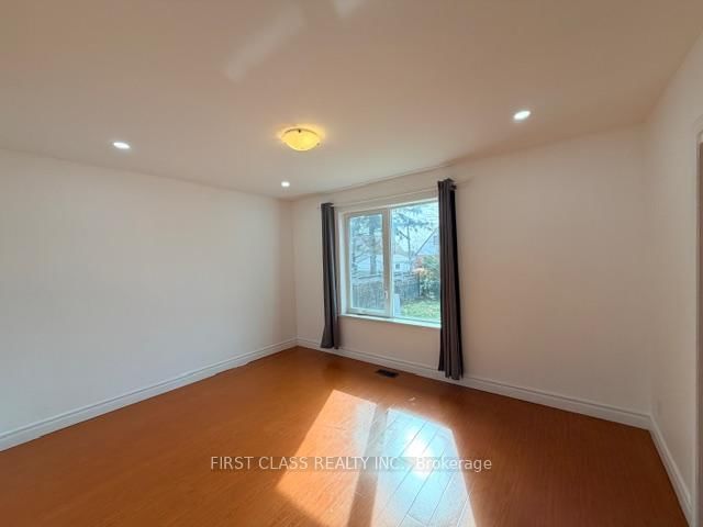 Main - 39 Lewiston Rd, Toronto, M1P 1X8 | Image 3
