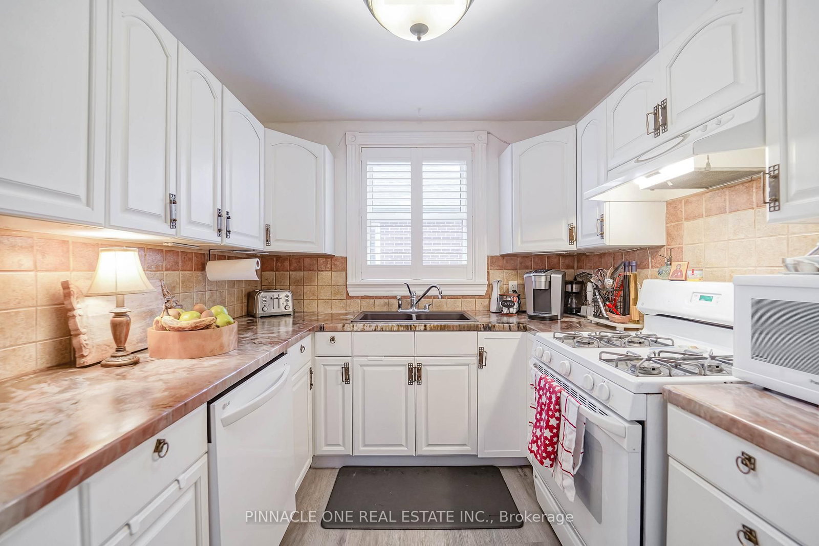 804 Byron Street S - Photo 15