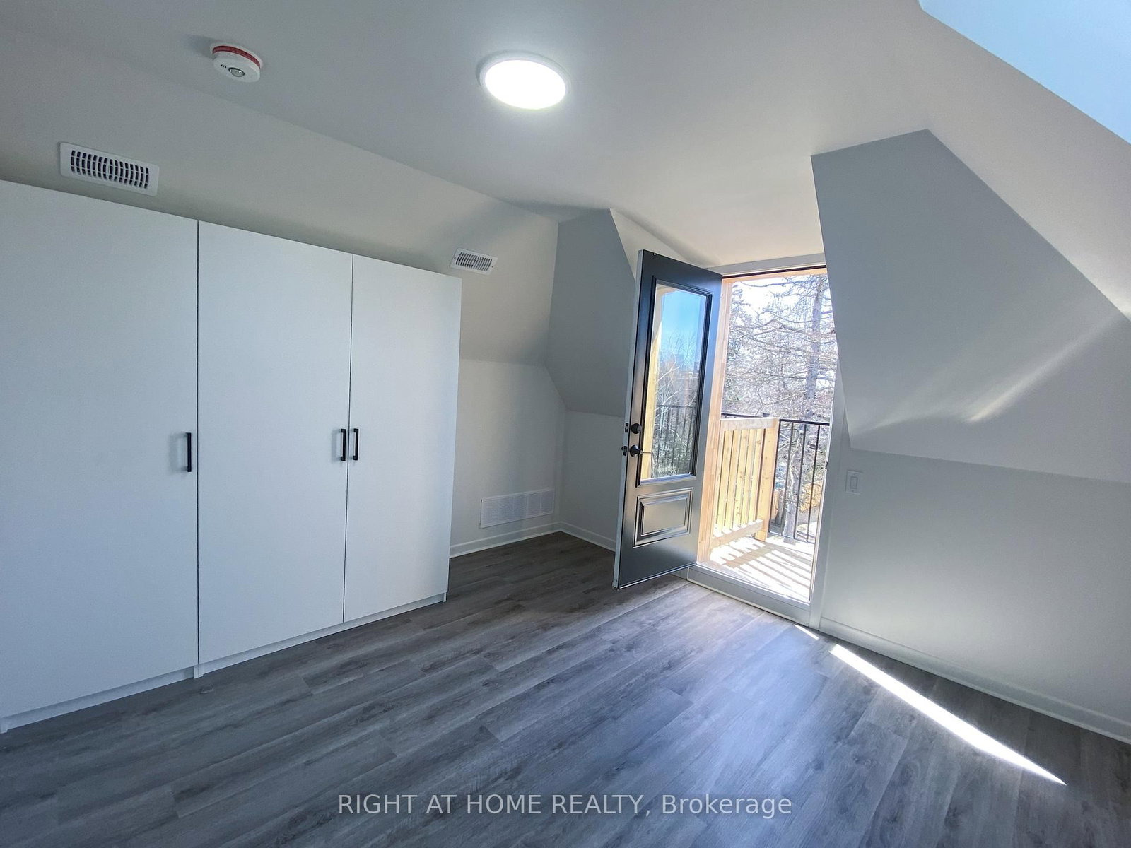 1258 Broadview Avenue, Unit 4 - Photo 8