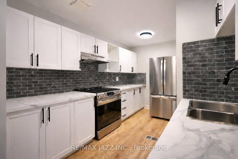 1086 Somerville St, Oshawa, L1G 4K5 | Image 3