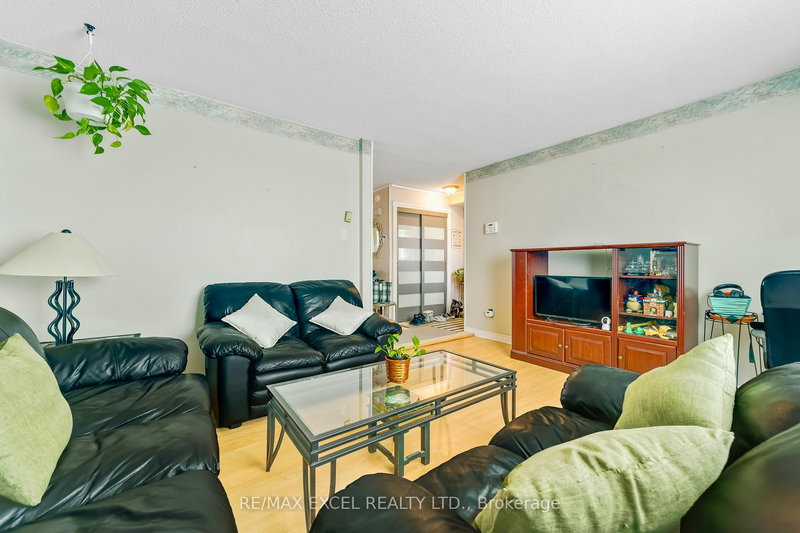 93 Bradstone Sq, Toronto, M1B 1W1 | Image 3