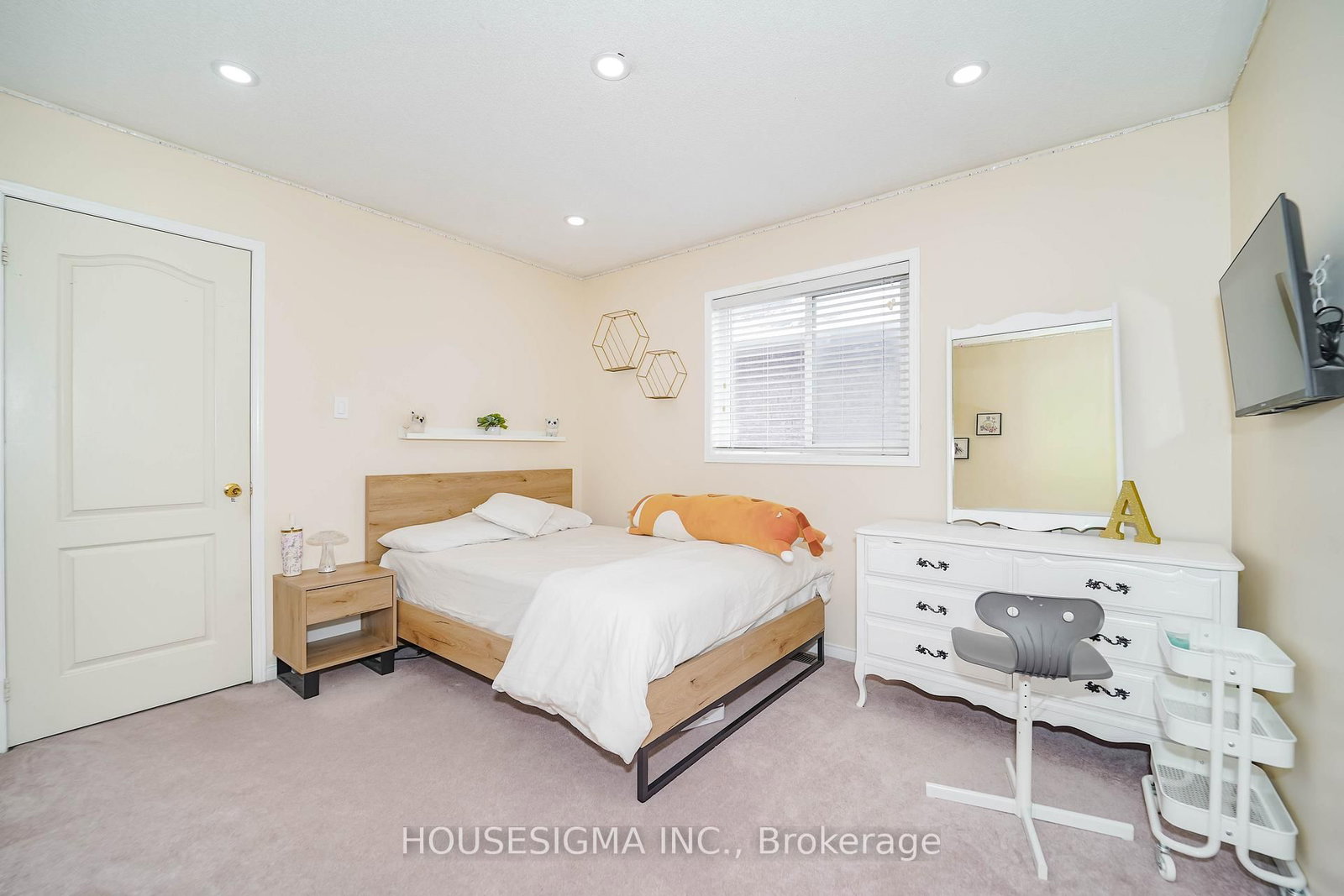 Detached House for sale at 49 Mount Pleasant Avenue, Whitby, Ontario, L1N 0E1 - Blue Grass Meadows - MLS: E12895802