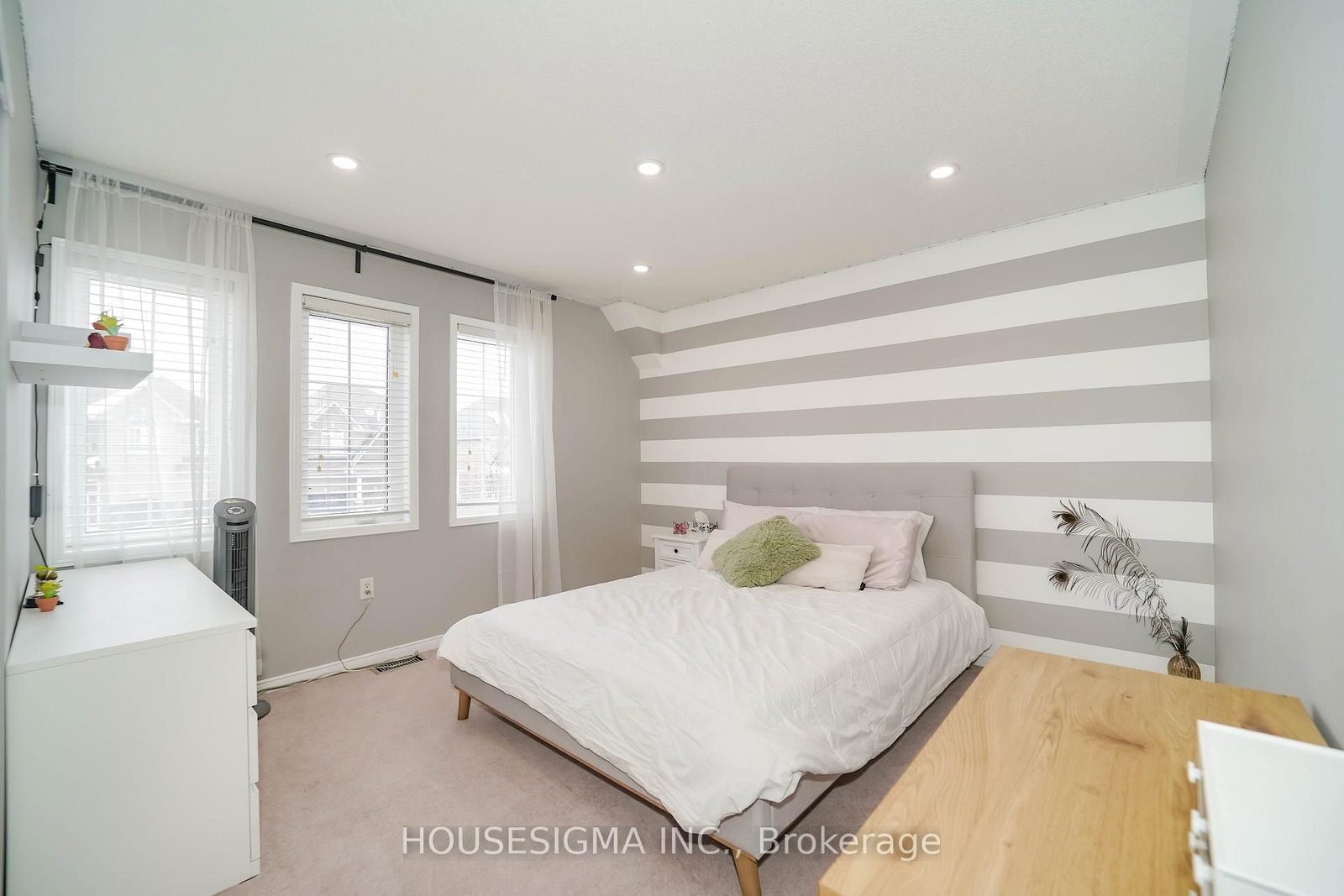 Detached House for sale at 49 Mount Pleasant Avenue, Whitby, Ontario, L1N 0E1 - Blue Grass Meadows - MLS: E12895802