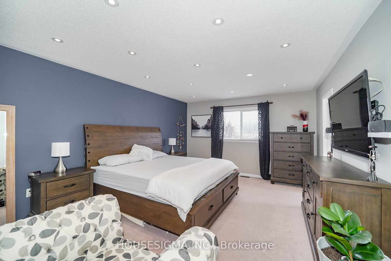 Detached House for sale at 49 Mount Pleasant Avenue, Whitby, Ontario, L1N 0E1 - Blue Grass Meadows - MLS: E12895802