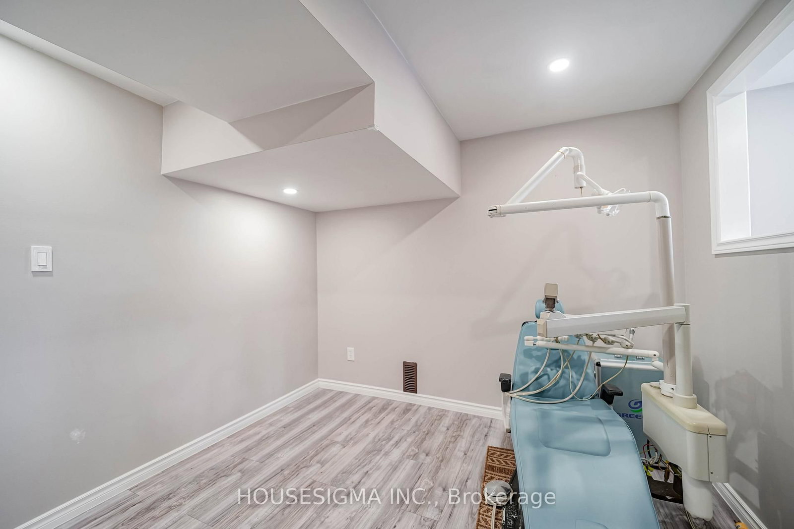 Detached House for sale at 49 Mount Pleasant Avenue, Whitby, Ontario, L1N 0E1 - Blue Grass Meadows - MLS: E12895802