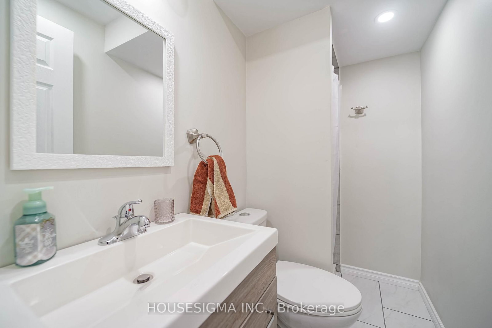 Detached House for sale at 49 Mount Pleasant Avenue, Whitby, Ontario, L1N 0E1 - Blue Grass Meadows - MLS: E12895802