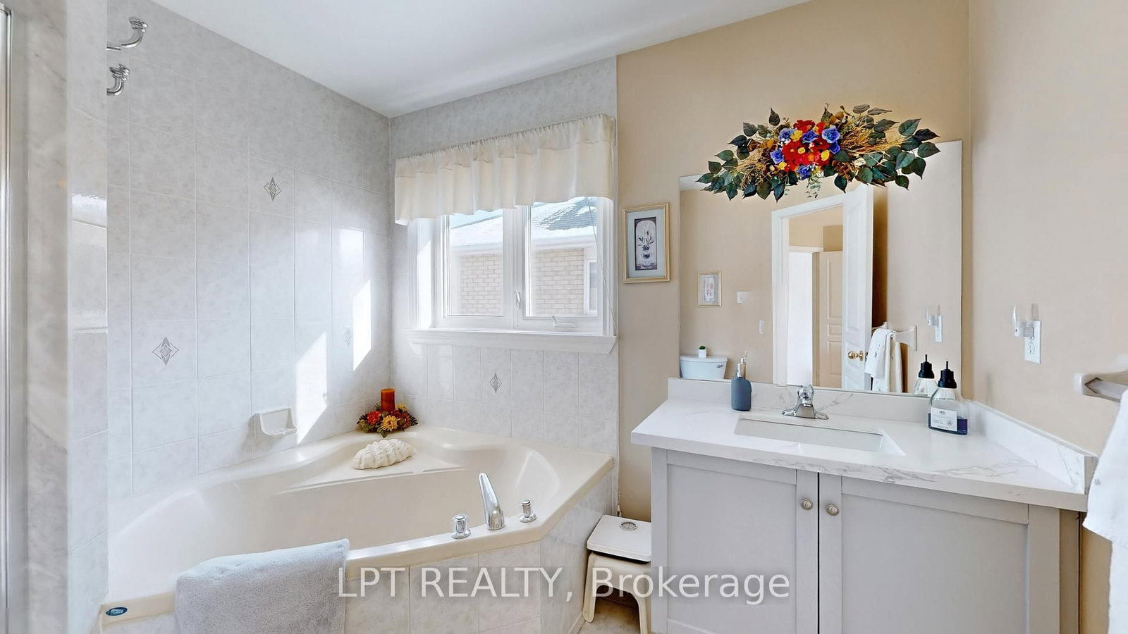 Detached House for sale at 1887 Fairport Road, Pickering, Ontario, L1V 1T5 - Dunbarton - MLS: E12896104