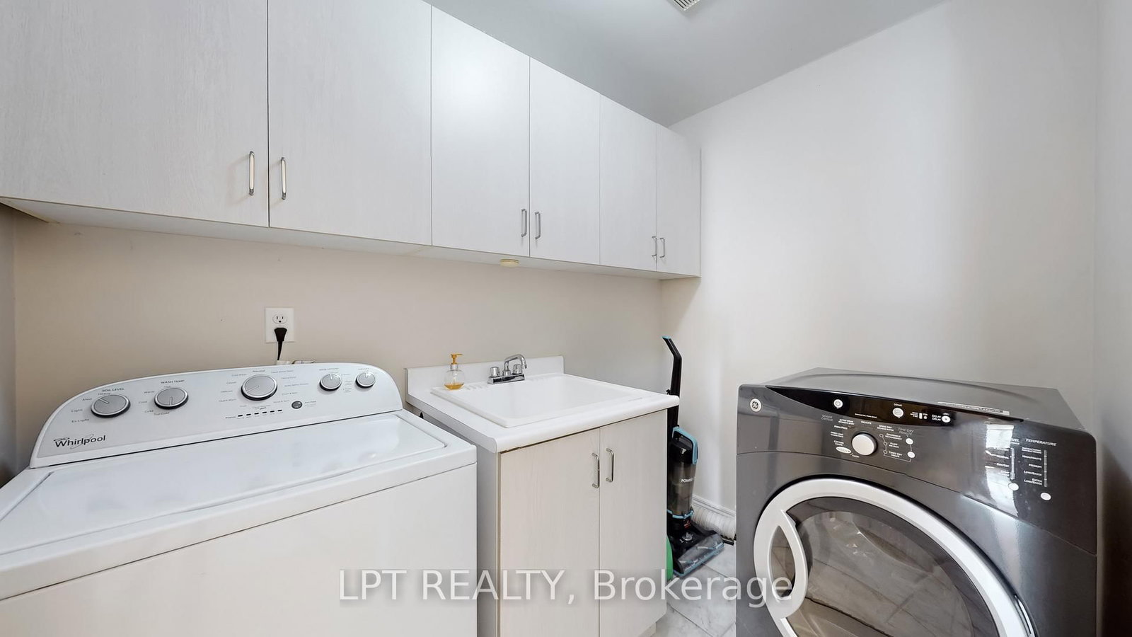 Detached House for sale at 1887 Fairport Road, Pickering, Ontario, L1V 1T5 - Dunbarton - MLS: E12896104